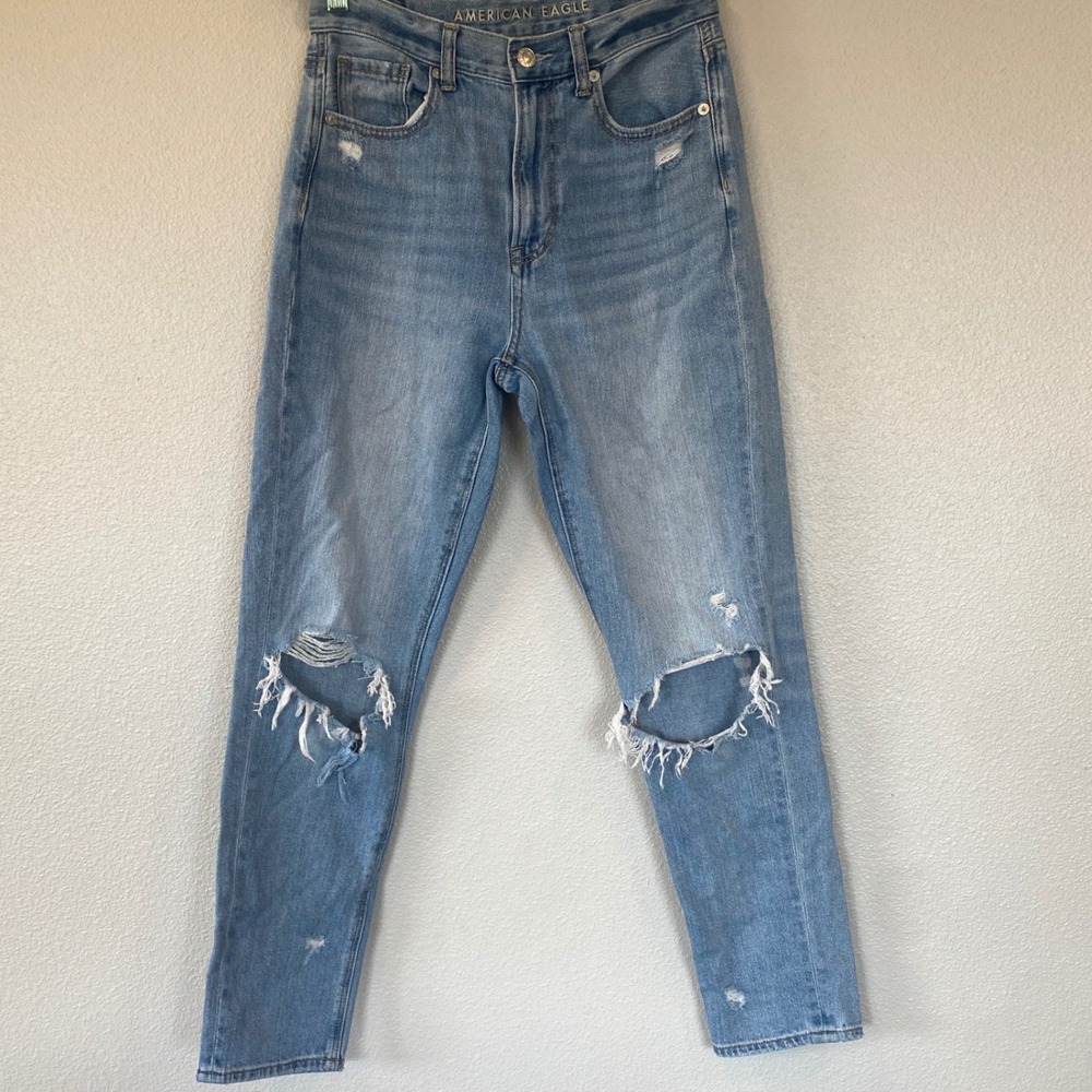 American Eagle Mom Jean Light Wash Distressed High Rise Denim Size 2 Regular